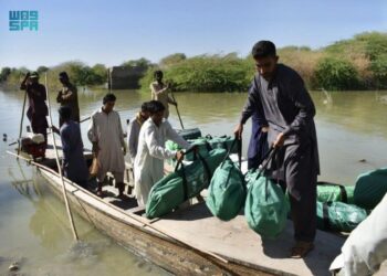 مركز الملك سلمان يوزع مساعدات غذائية للمتضررين من الفيضانات في باكستان