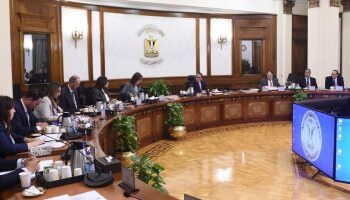 رئيس الوزراء يتابع مستجدات طرح حصص في بعض الفنادق أمام المستثمرين