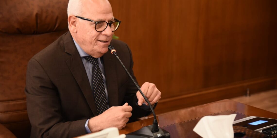 محافظ بورسعيد : ضخ كميات كبيرة من السلع الغذائية والأساسية بالأسواق والجمعيات الاستهلاكية المتحركة بجميع الأحياء