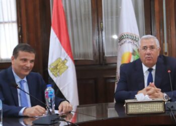 وزير الزراعة ورئيس البنك الزراعى يبحثان سبل التوسع فى تمويل مشروعات الإنتاج