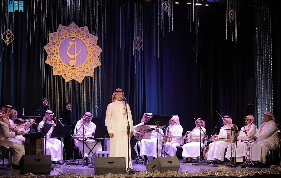 الفرقة الوطنية السعودية تقدم عرضاً غنائياً خلال مشاركتها فى مهرجان ومؤتمر الموسيقى العربية بالقاهرة