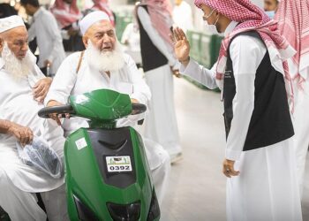 شئون الحرمين الشريفين تخصص 30 عربة كهربائية لخدمة كبار السن من ضيوف الرحمن