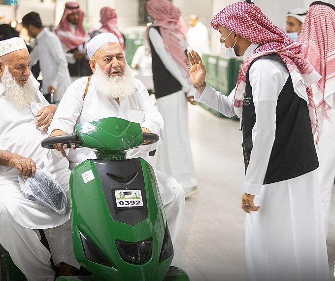 شئون الحرمين الشريفين تخصص 30 عربة كهربائية لخدمة كبار السن من ضيوف الرحمن