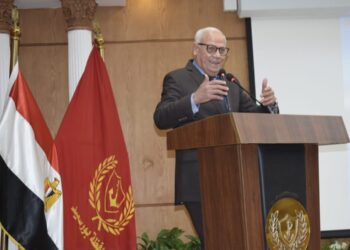 محافظ بورسعيد يلتقى وفد من أكاديمية ناصر العسكرية على هامش فعاليات دورة الاستيراتيجية والامن القومى