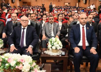 محافظ بورسعيد يشهد جلسة “الطريق نحو الجمهورية الجديدة”