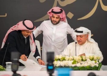 المستشار تركى آل الشيخ يحضر توقيع استثمار أرشيف ومحتوى الفنان محمد عبده وشركة روتانا