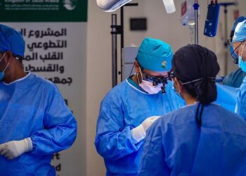 مركز الملك سلمان للإغاثة يُوزع حقائب إيوائية ويُدشّن برنامج لجراحة القلب المفتوح والقسطرة فى موريتانيا