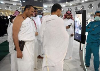 روبوتات ذكية لخدمة المعتمرين والمصلين بالمسجد الحرام