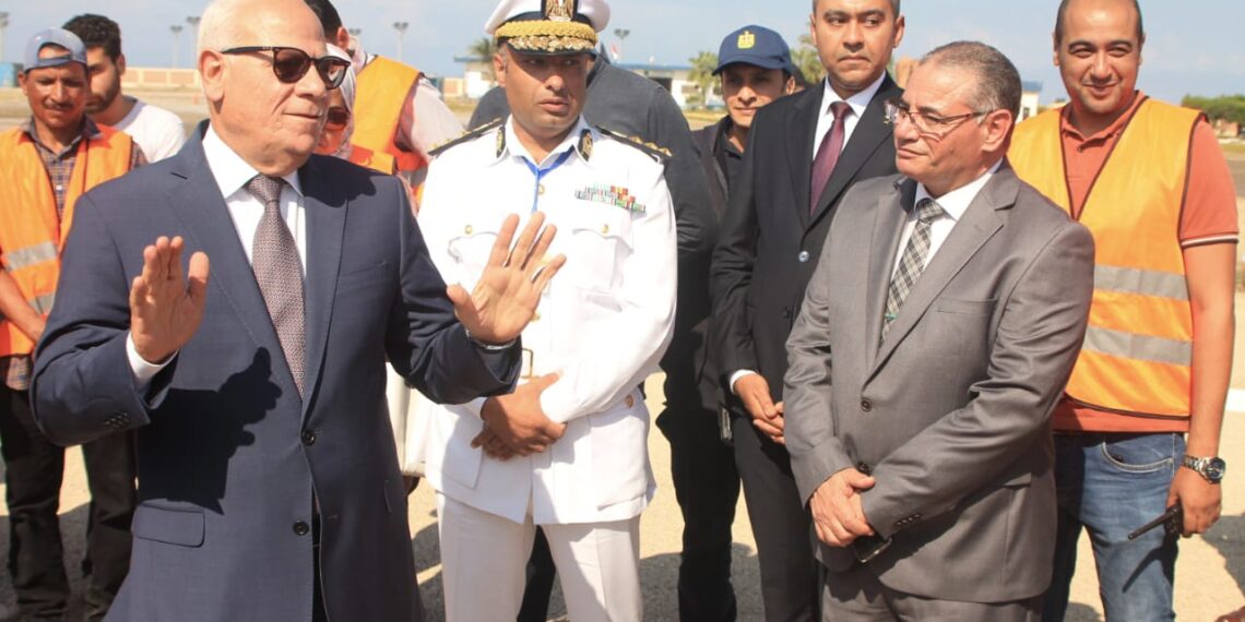 محافظ بورسعيد يشهد تجربة افتراضية لمناورة بمطار بورسعيد