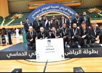 رئيس الاتحاد السعودى يُتوج فريق الزمالك بالكأس والميداليات الذهبية للبطولة العربية الأولى للهوكى