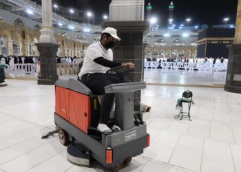 رئاسة شئون الحرمين تعزز خدماتها لتهيئة البيئة الصحية بالمسجد الحرام