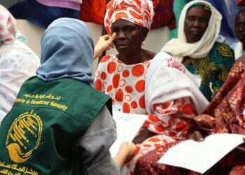 مركز الملك سلمان للإغاثة يكافح العمى من خلال برنامج “نور السعودية” باليمن والسنغال