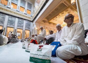 الرئاسة العامة لشئون المسجد الحرام والمسجد النبوى توزع (50) ألف وجبة صحية للمرضى وكبار السن خلال شهر رمضان المبارك