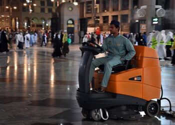 تطهير جنبات المسجد النبوى بمعدل 5 مرات يوميًا خلال شهر رمضان المبارك