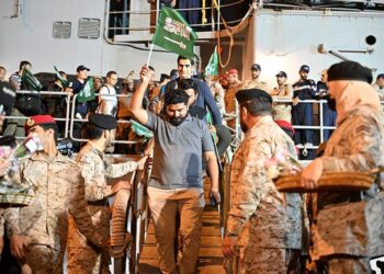 استمراراً لجهود السعودية فى عمليات الإجلاء من السودان.. وصول خمسة مواطنين و 198 شخصاً من رعايا الدول الصديقة إلى جدة