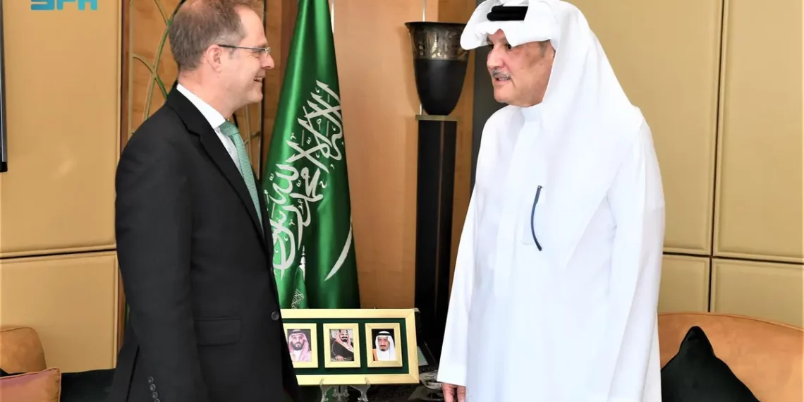 سفير السعودية يستقبل نظيره البريطانى