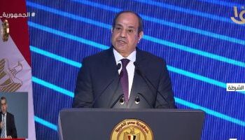 الرئيس السيسى للمصريين: “أى تحدى وصعوبات تعدى علينا لو احنا مع بعض”