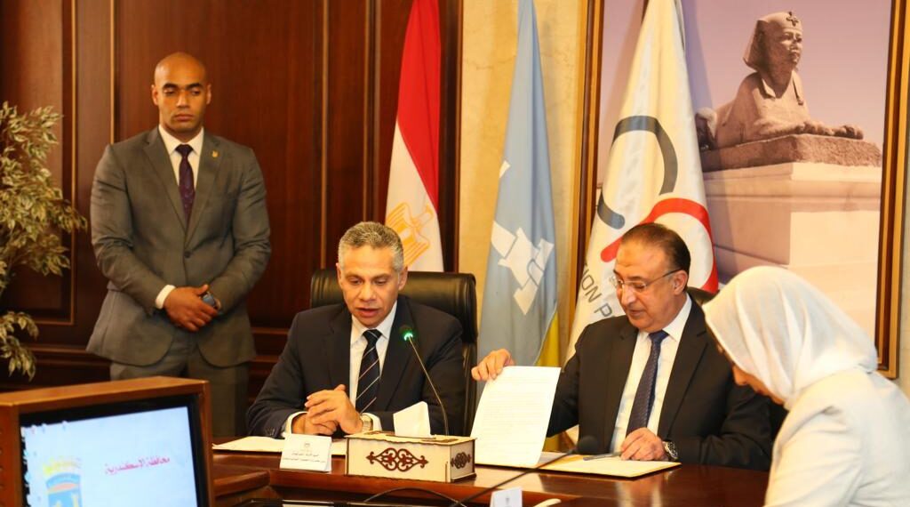 التعاون للبترول توقع بروتوكولاً لإنشاء محطات لتموين السيارات بالإسكندرية